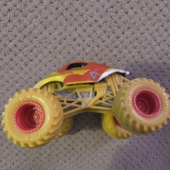2024 Iron Man MONSTER JAM Marvel Truck 1/64 Spin Master Series - Picture 6 of 16